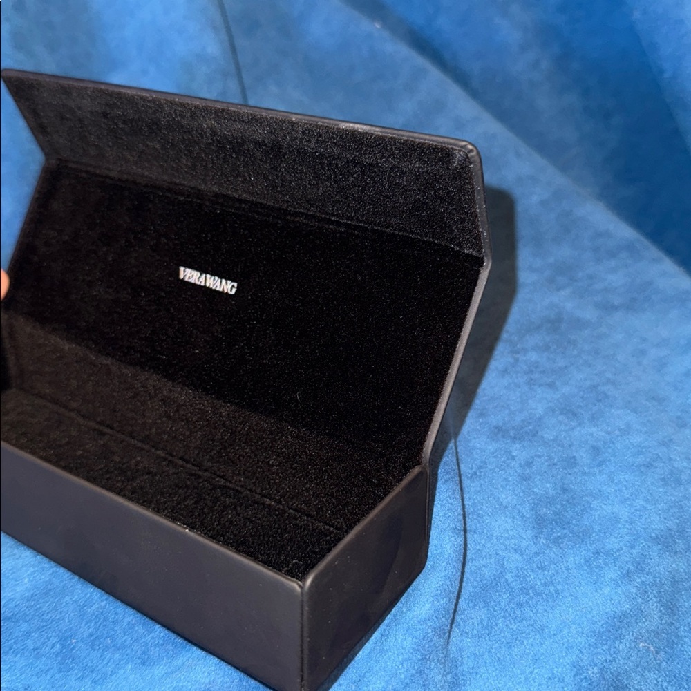 Vera Wang Elegant Black glasses Case